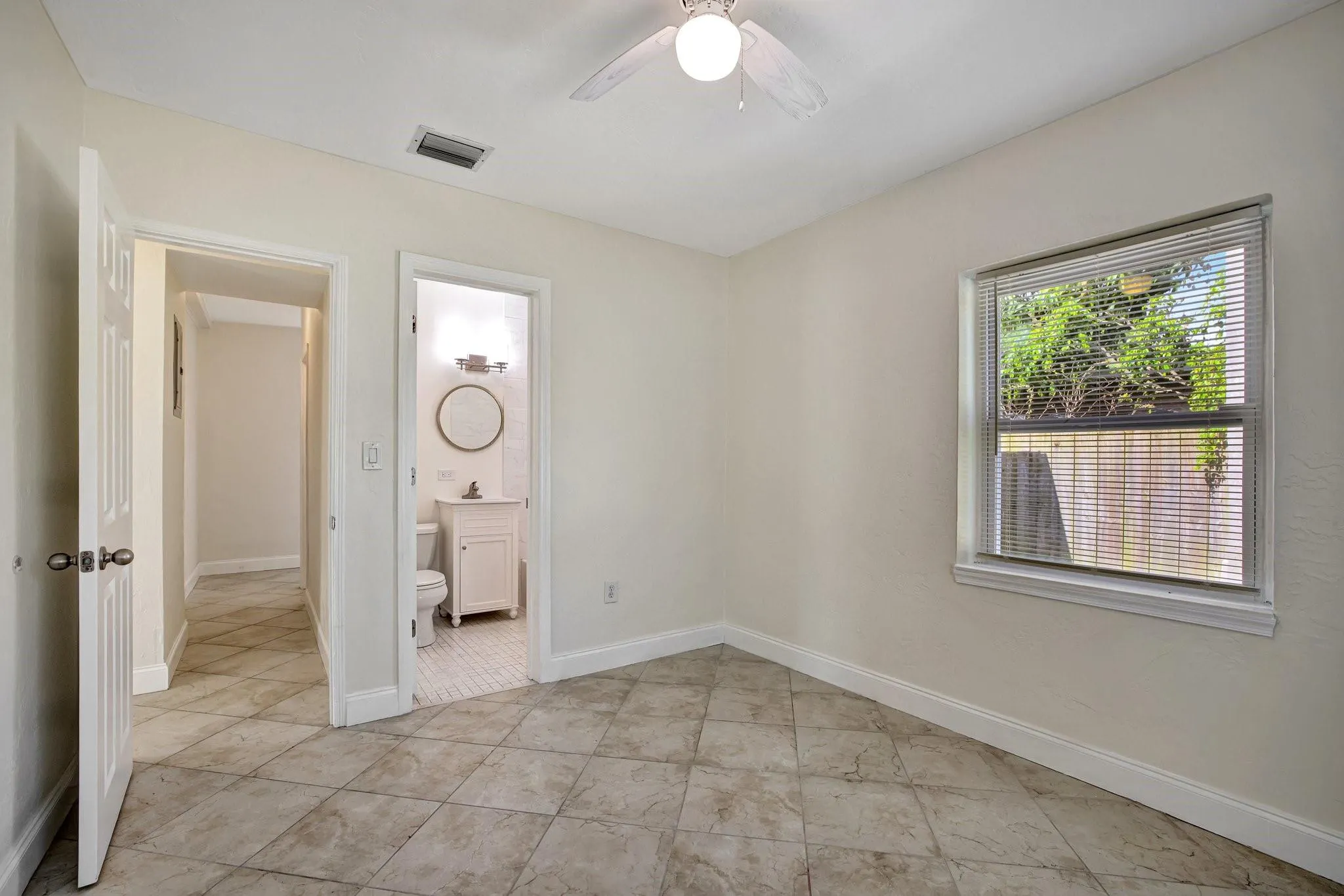 933 SW 19th St