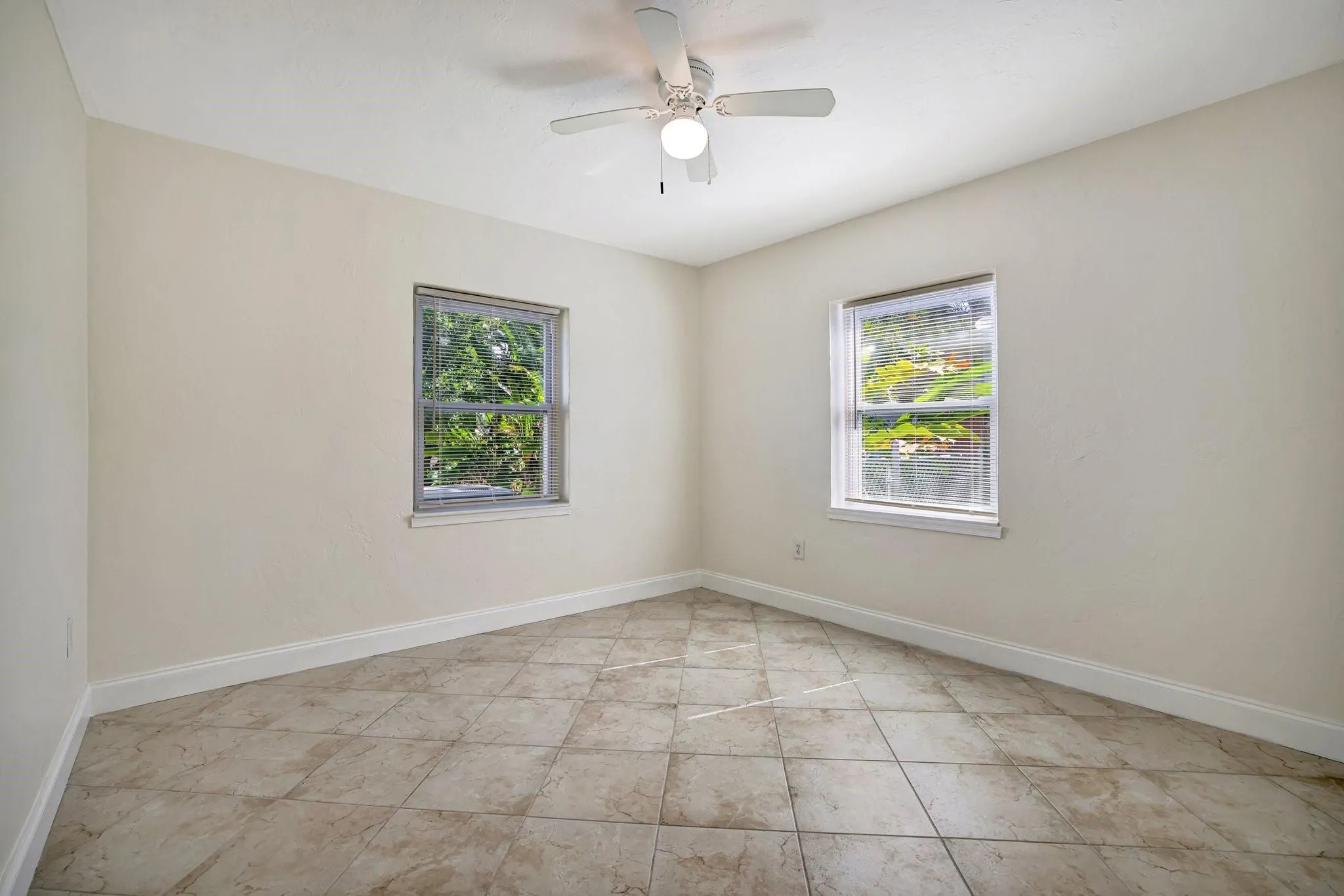 933 SW 19th St