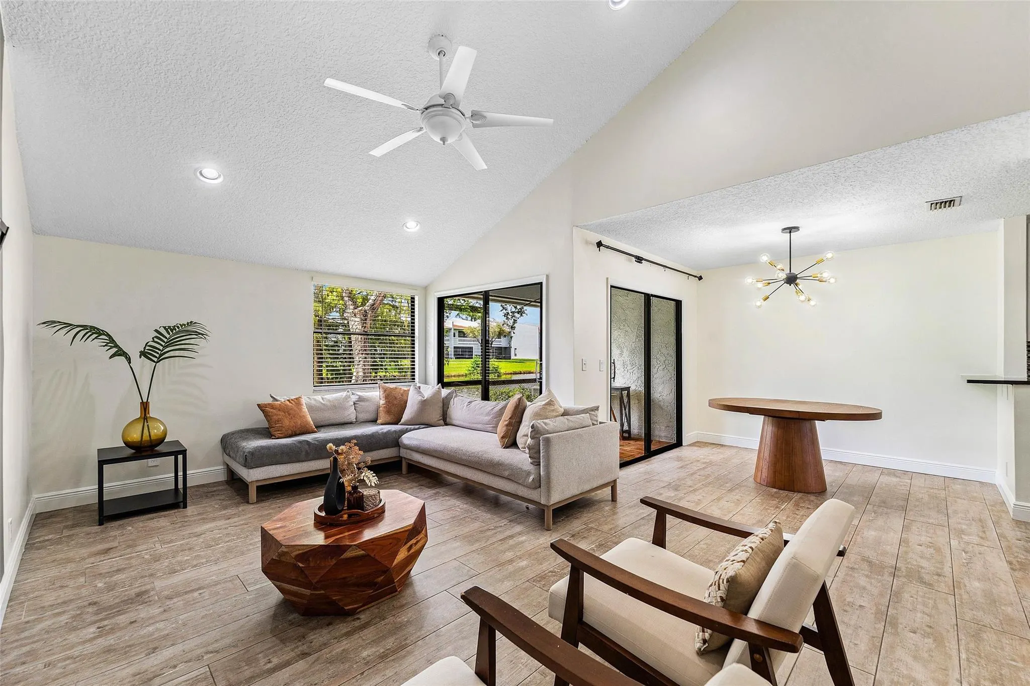1525 E Woodbridge Lakes Cir, #1525