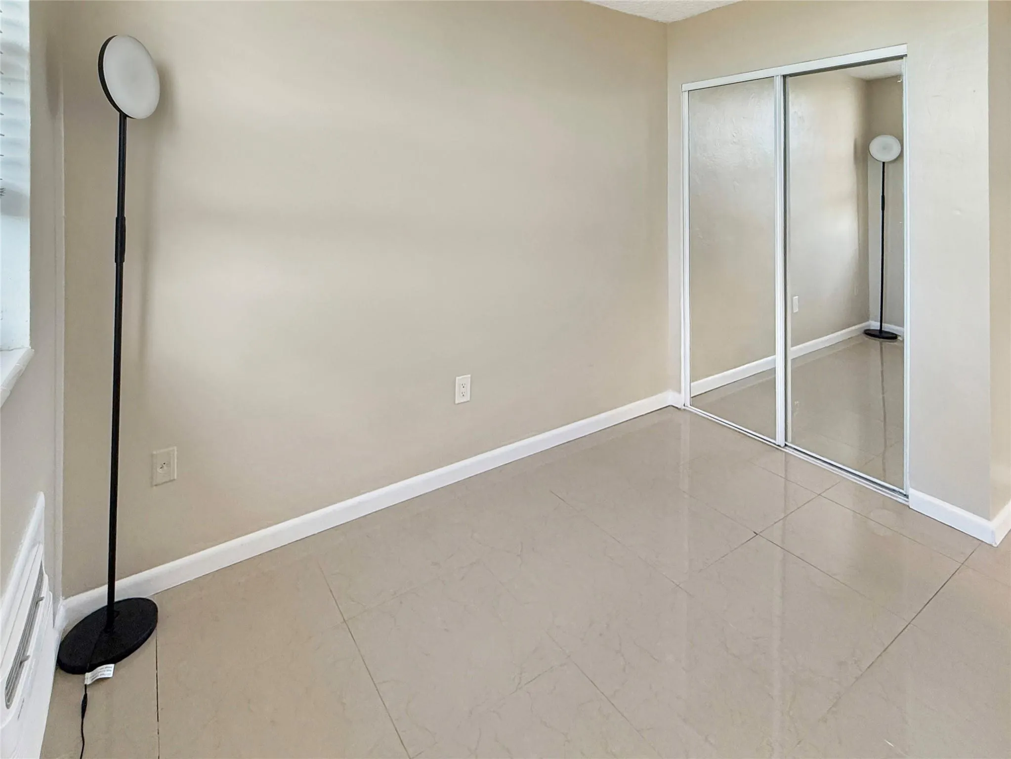 2400 NE 9th St, #301