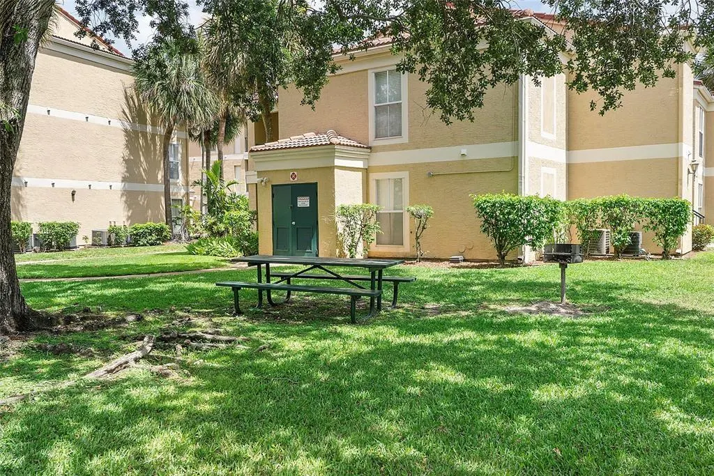 833 Riverside Dr, #824