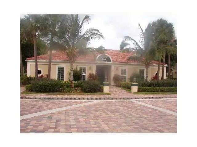 833 Riverside Dr, #824