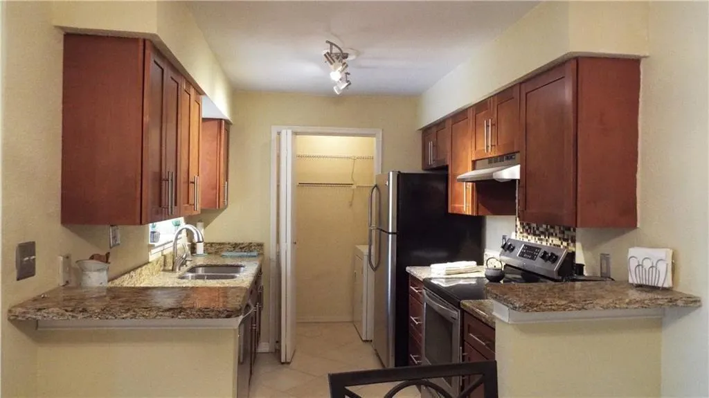 833 Riverside Dr, #824