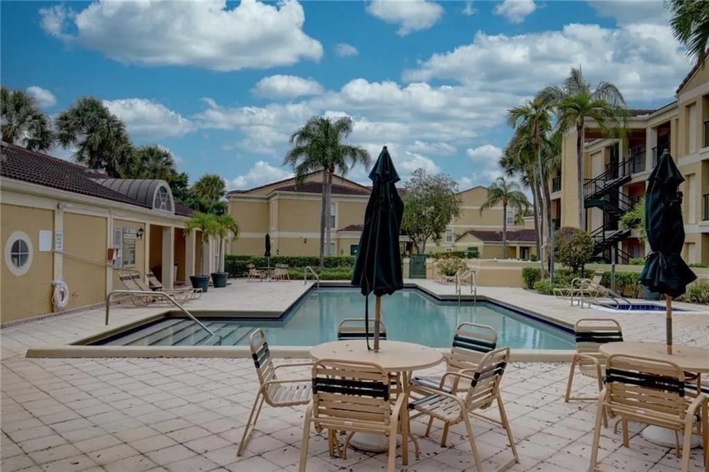 833 Riverside Dr, #824