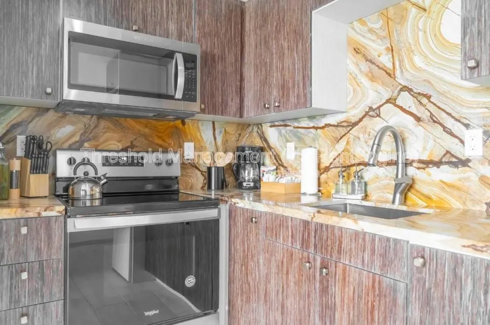 820 Ocean Dr, #305