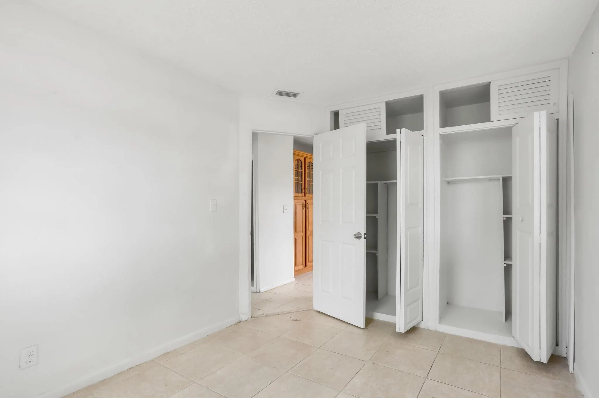 5624 S 37th Court