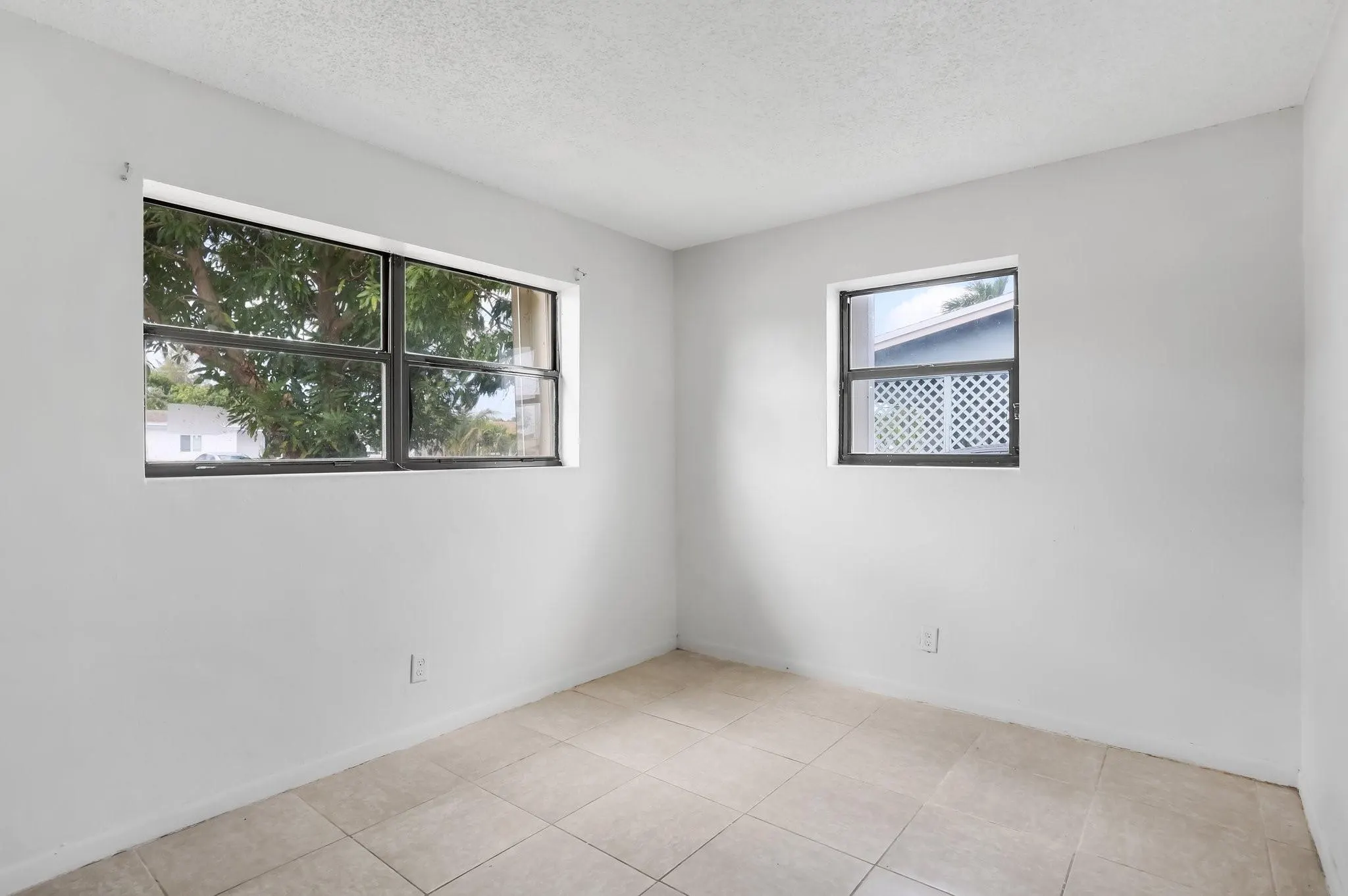 5624 S 37th Court