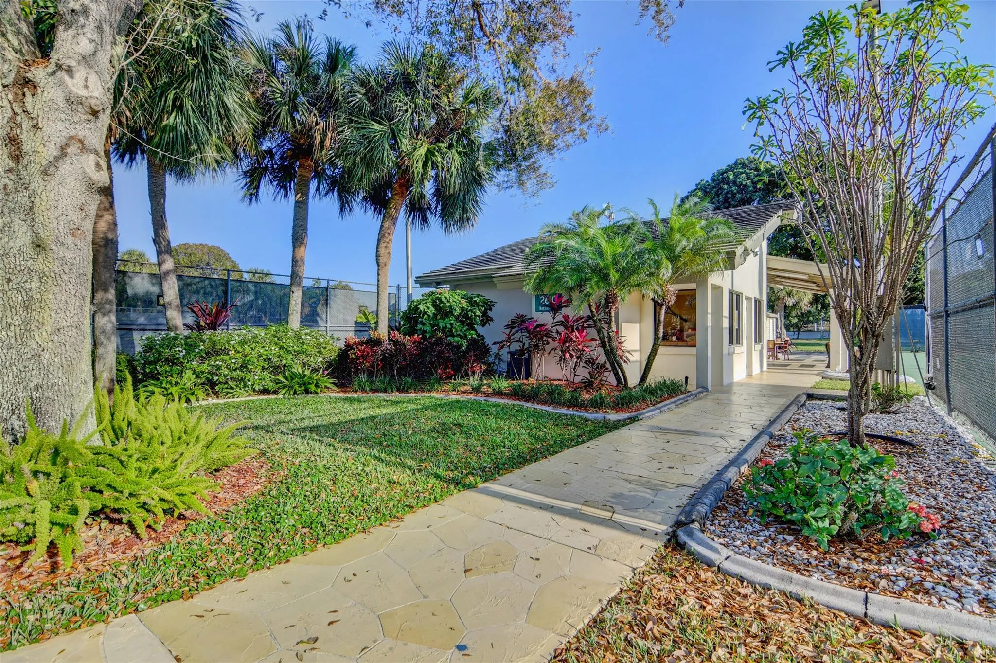 2901 Victoria Cir, #M4