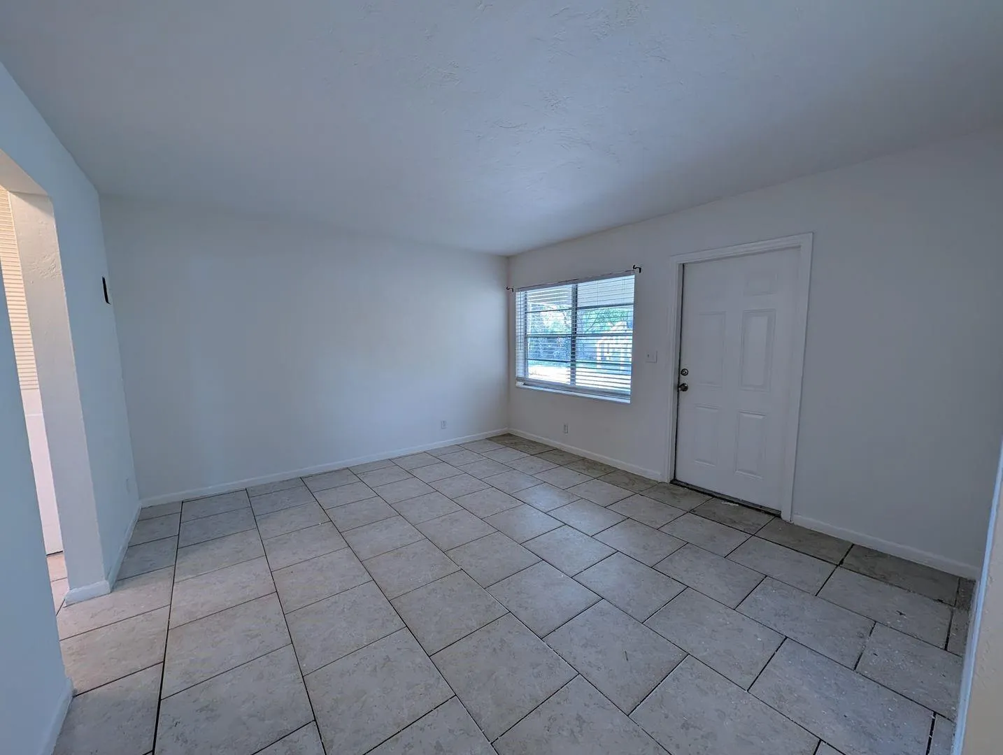 1061 NE 23rd Ter