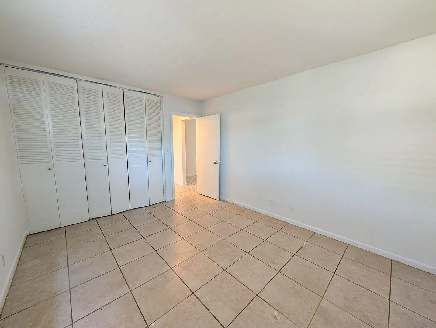 1061 NE 23rd Ter