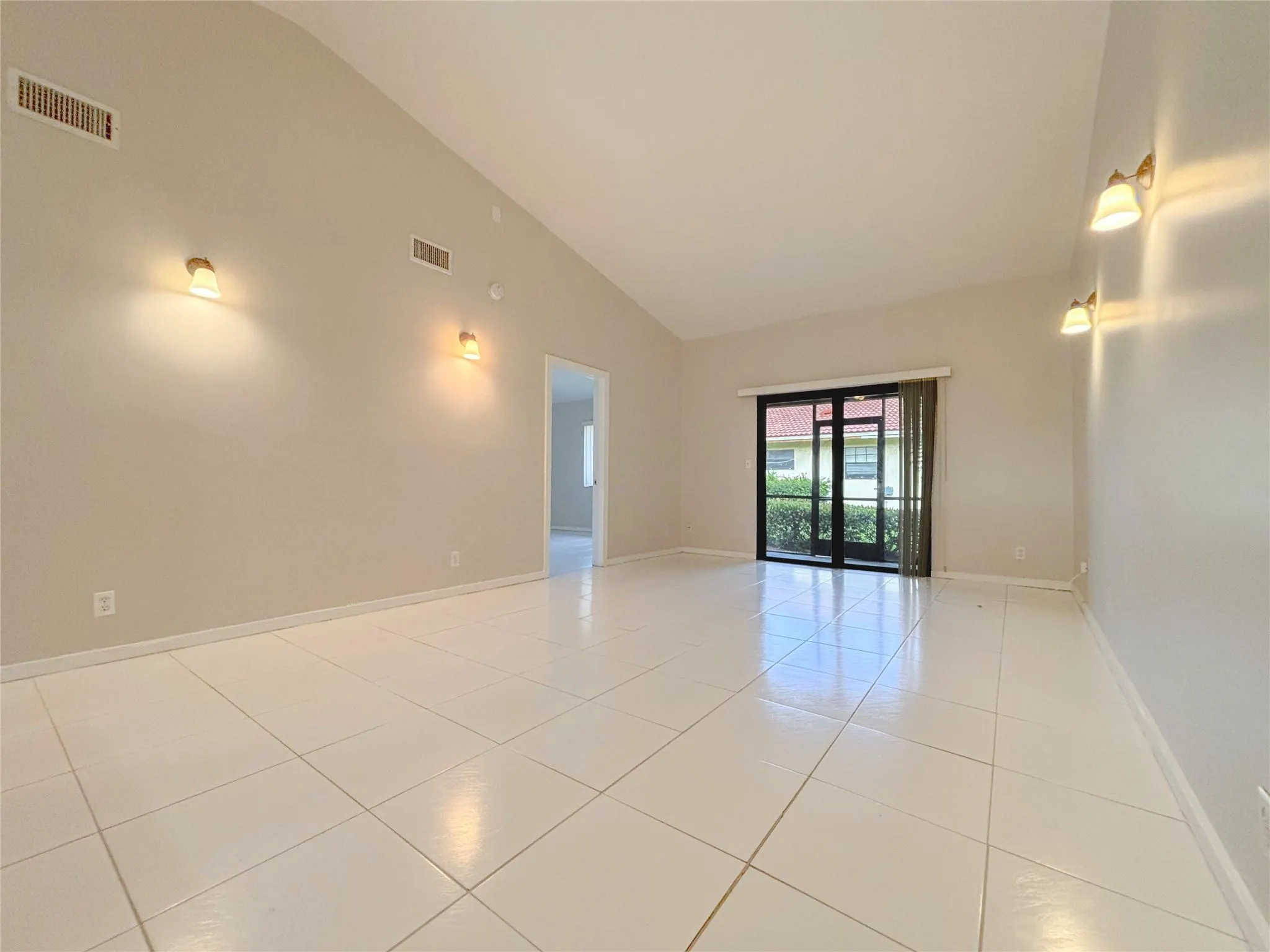 3559 Riverside Dr