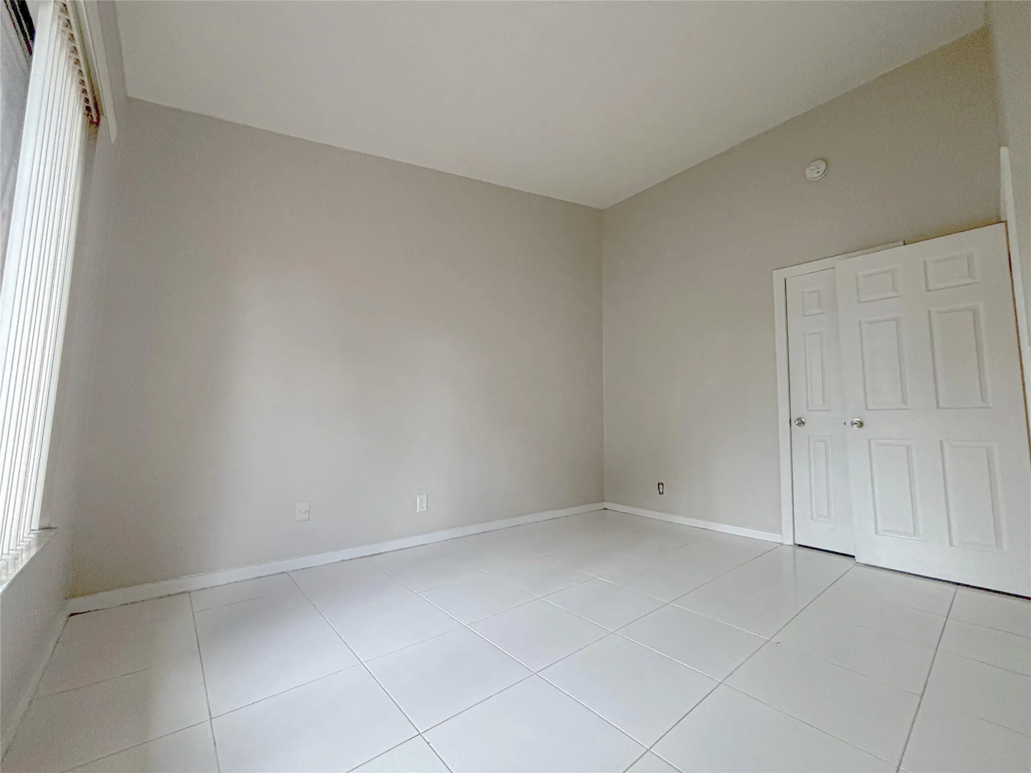 3559 Riverside Dr