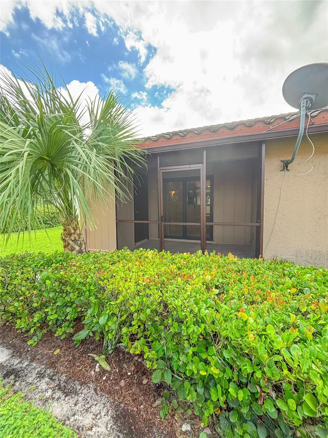 3559 Riverside Dr
