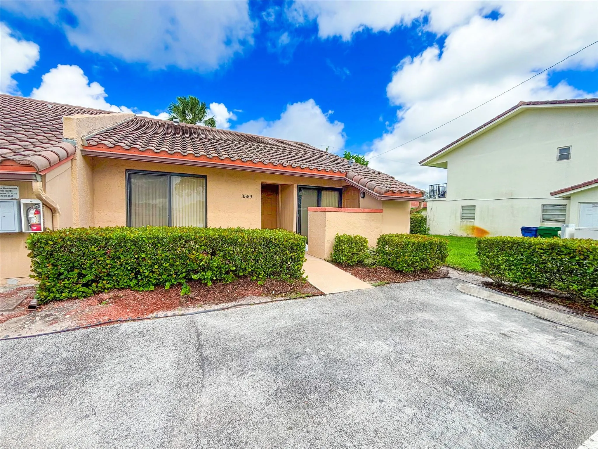 3559 Riverside Dr
