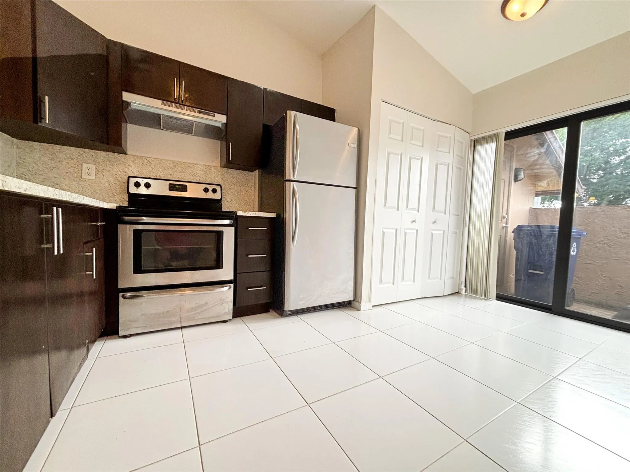 3559 Riverside Dr