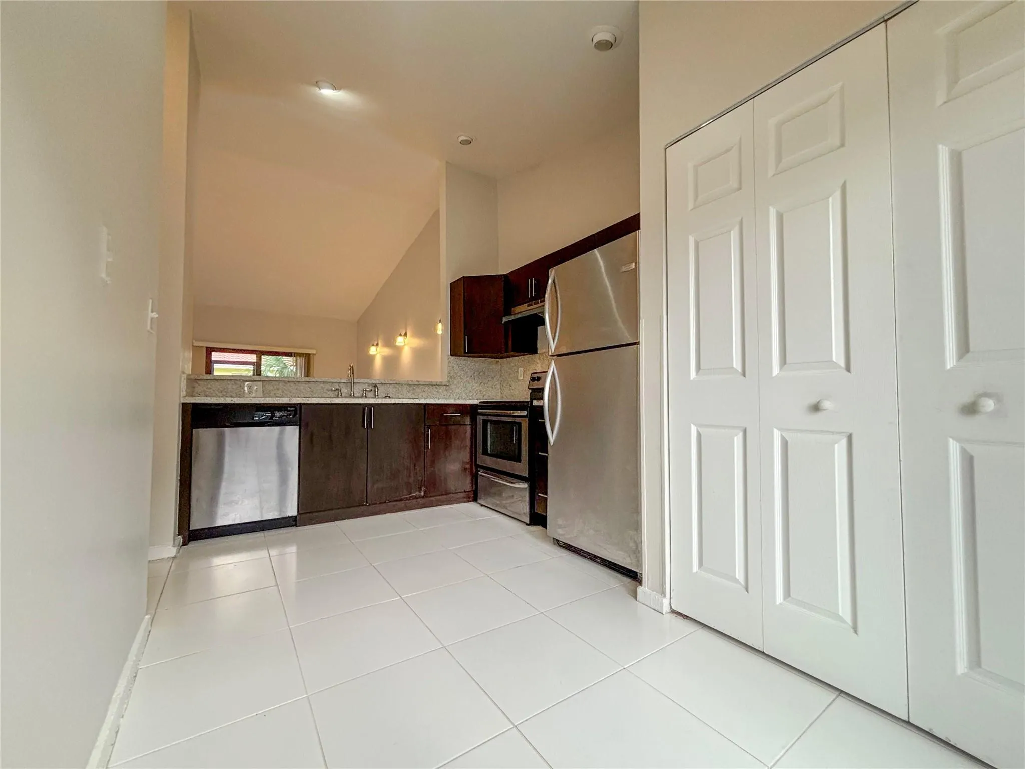 3559 Riverside Dr