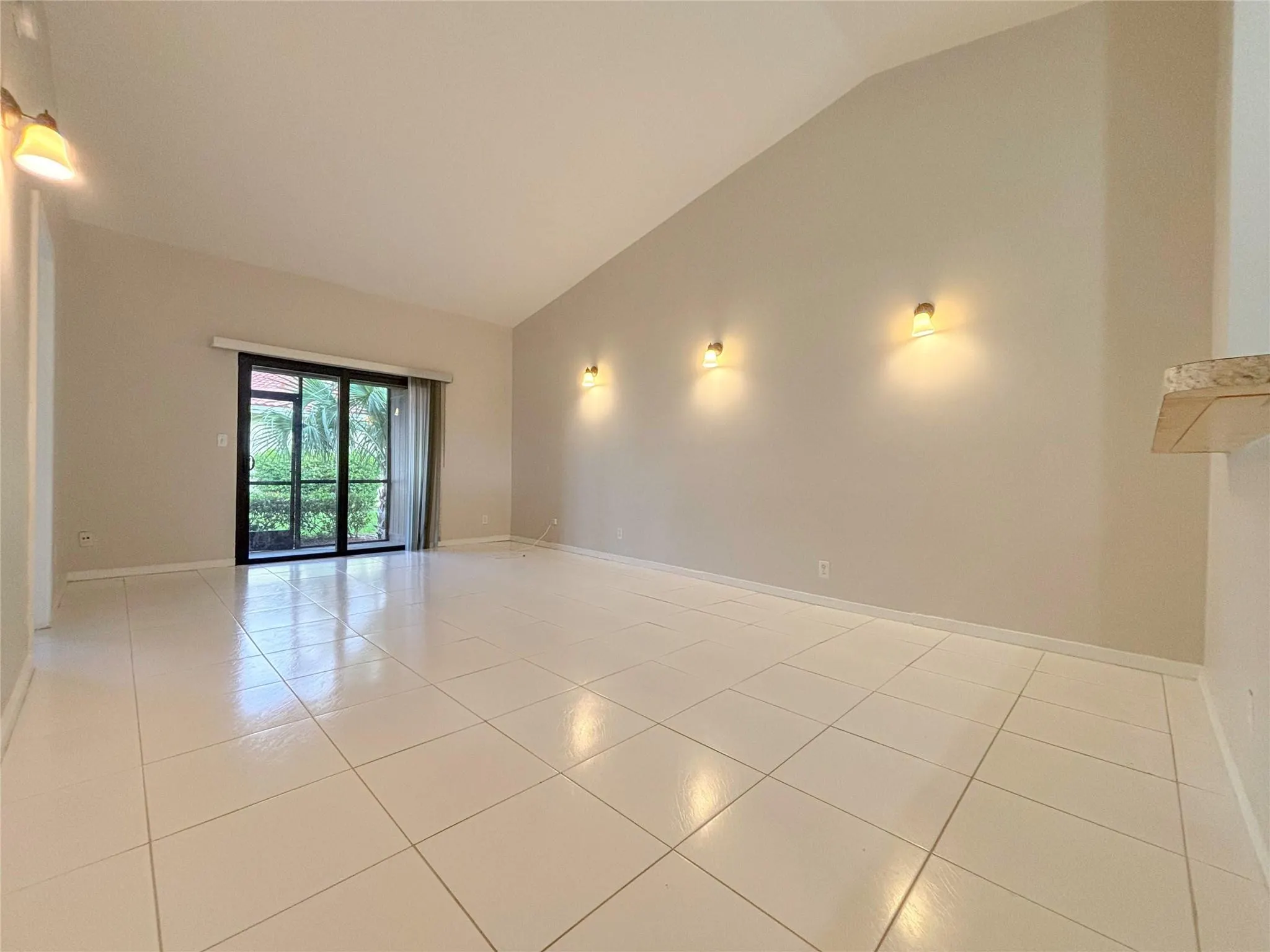 3559 Riverside Dr