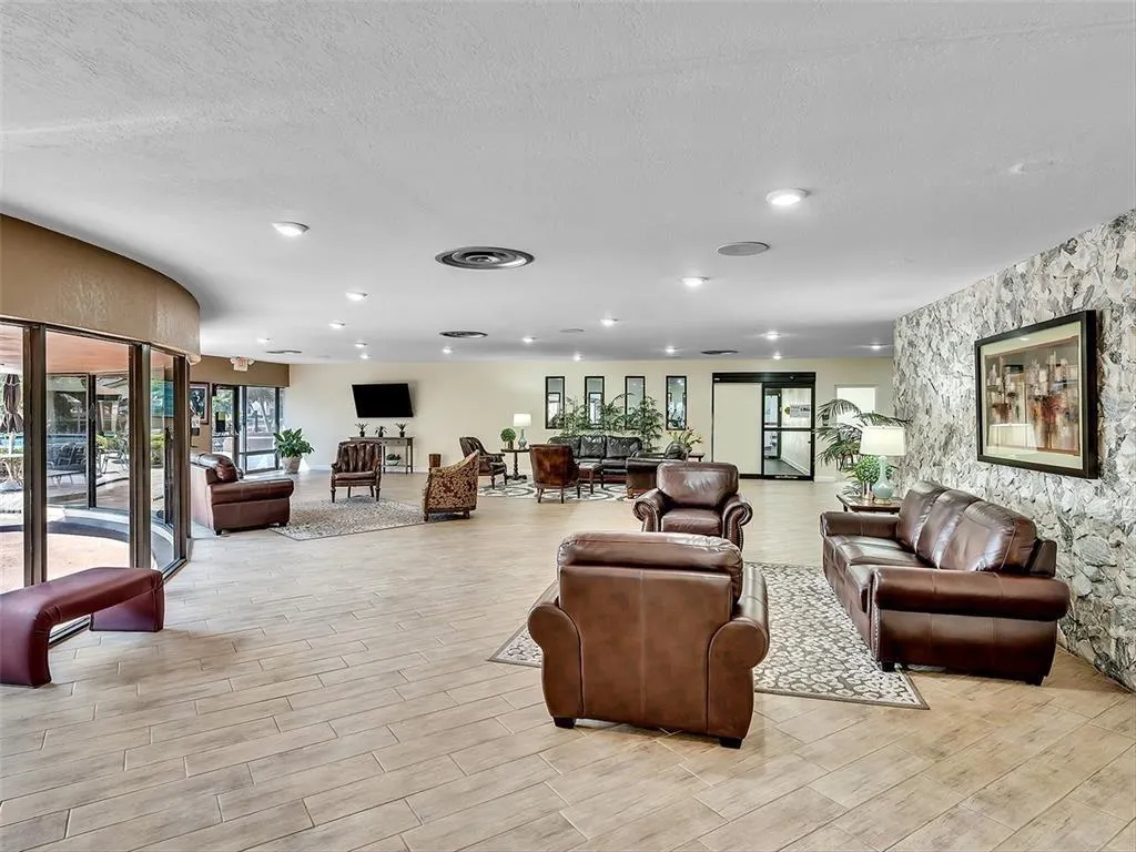 9660 Sunrise Lakes Blvd, #301