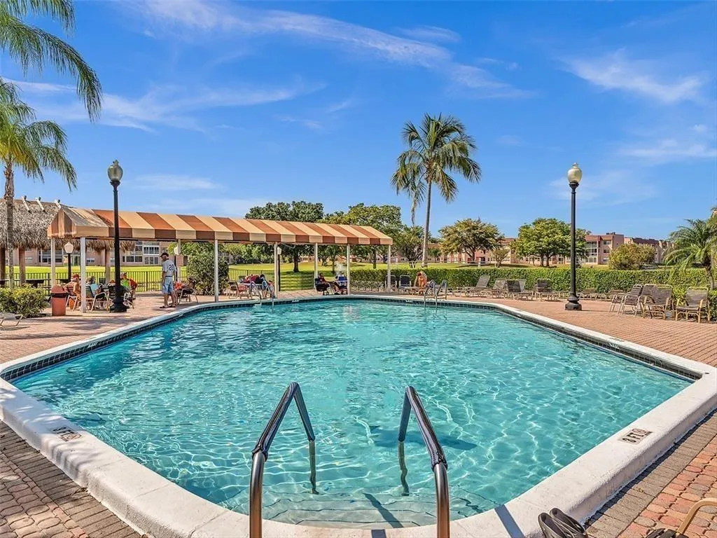 9660 Sunrise Lakes Blvd, #301