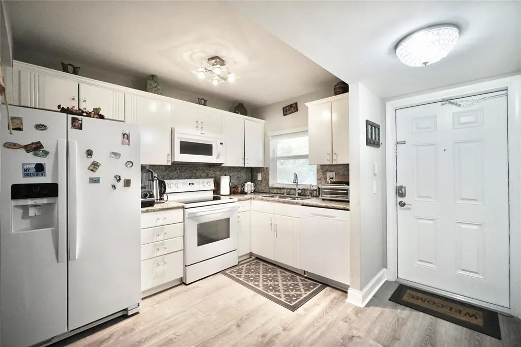 9660 Sunrise Lakes Blvd, #301