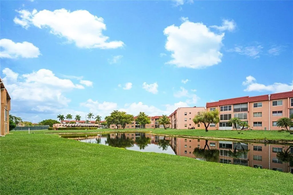 9660 Sunrise Lakes Blvd, #301