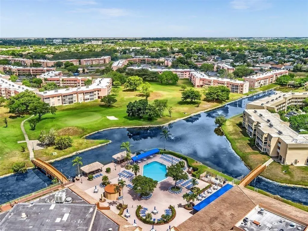 9660 Sunrise Lakes Blvd, #301