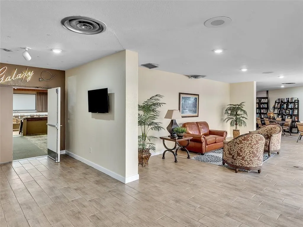 9660 Sunrise Lakes Blvd, #301