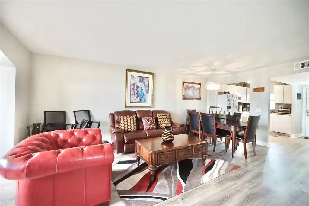 9660 Sunrise Lakes Blvd, #301