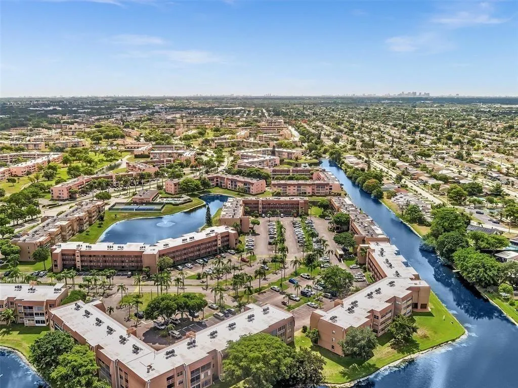 9660 Sunrise Lakes Blvd, #301