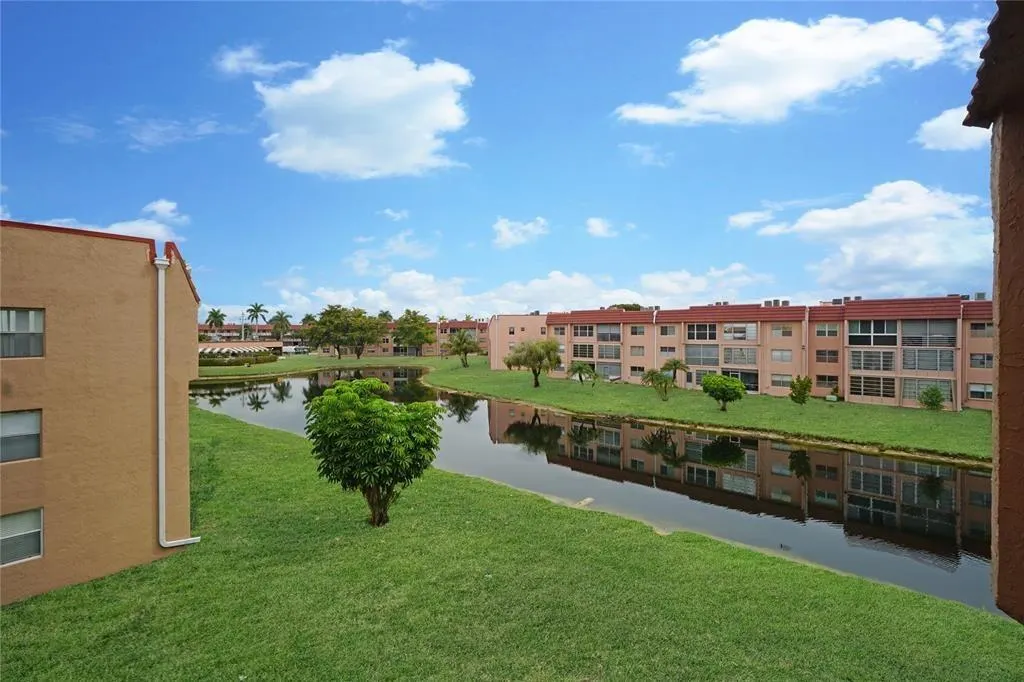 9660 Sunrise Lakes Blvd, #301