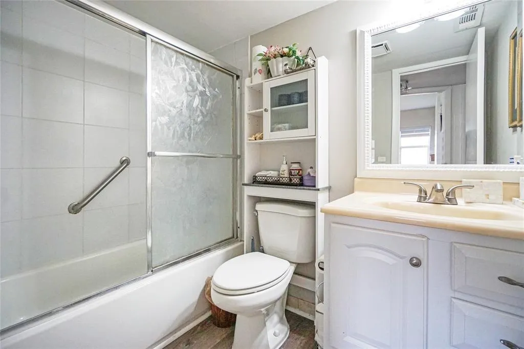 9660 Sunrise Lakes Blvd, #301