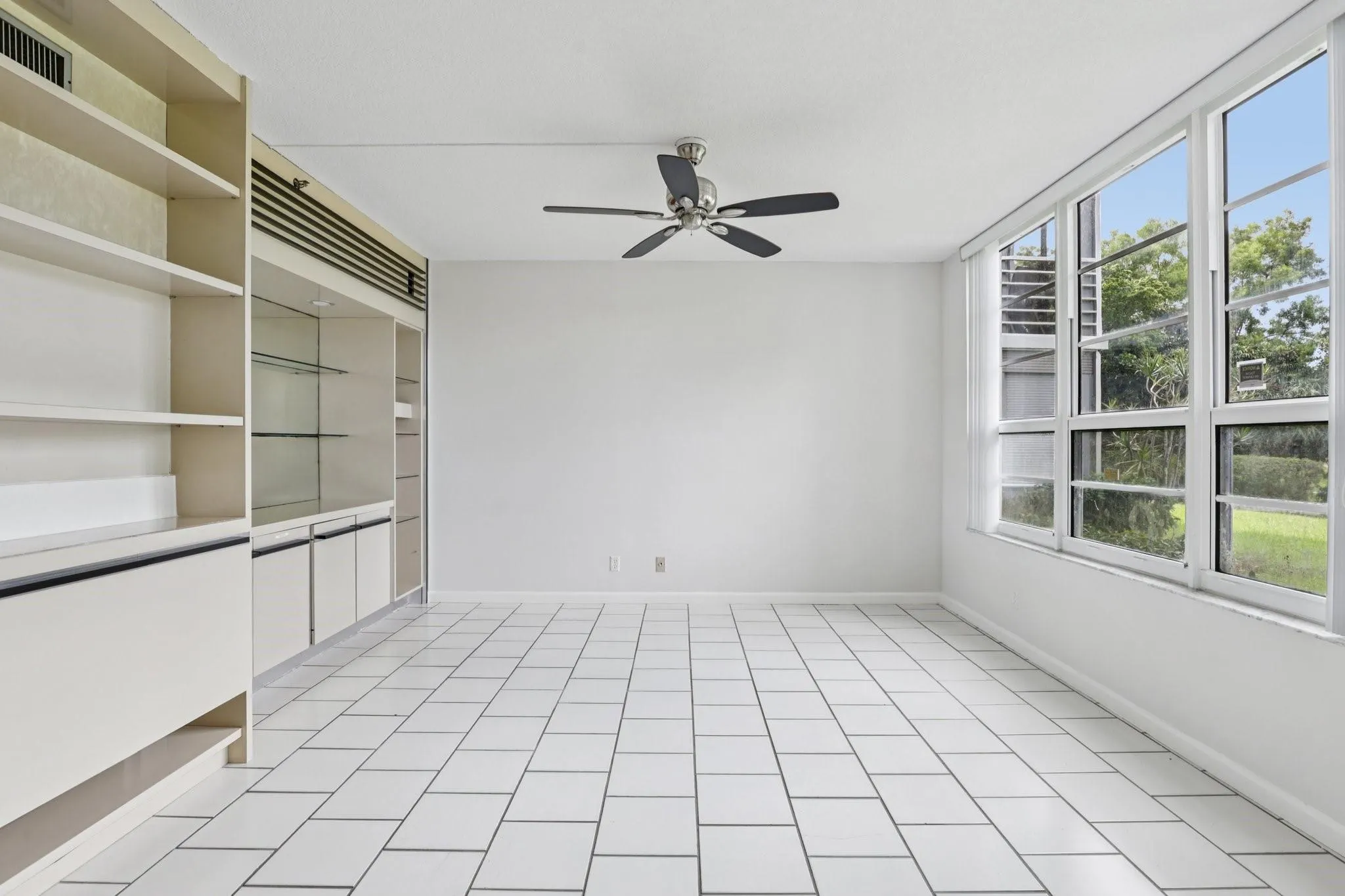 4015 W Palm Aire Drive, #106