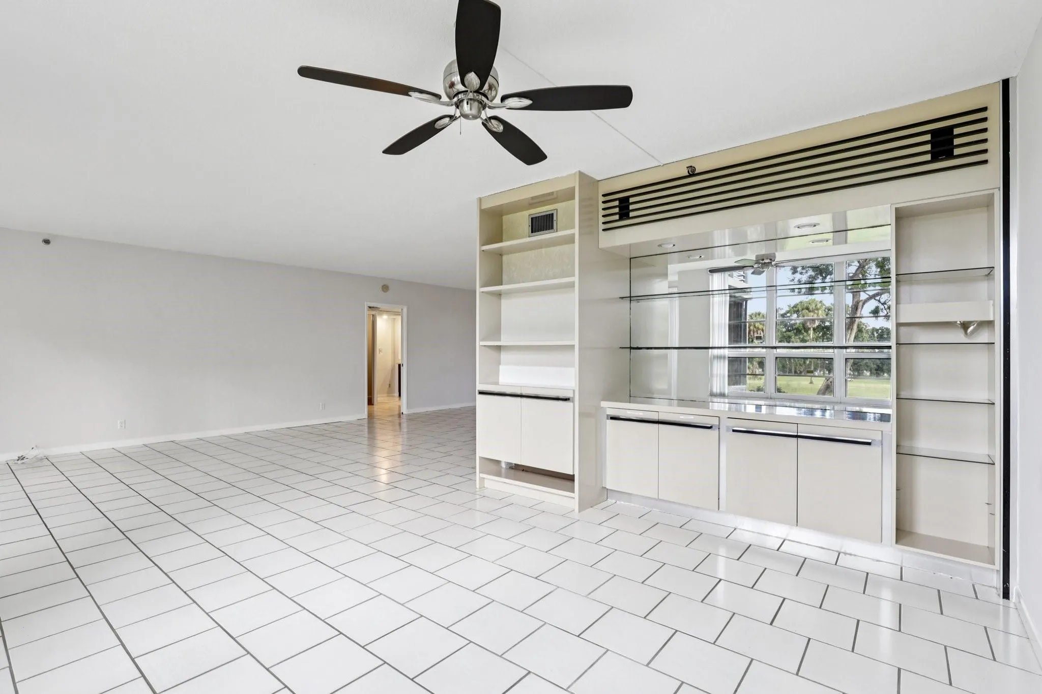 4015 W Palm Aire Drive, #106