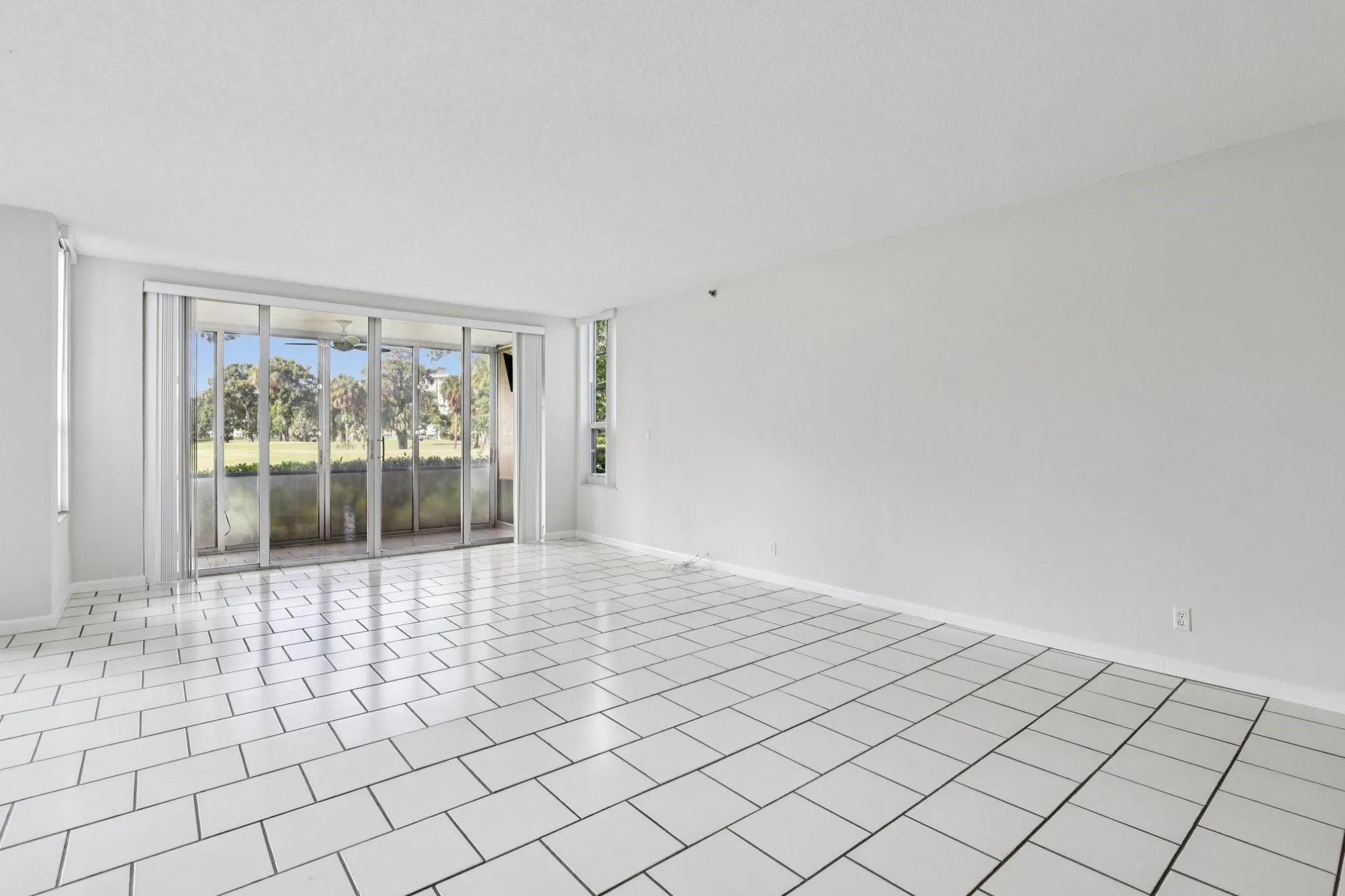 4015 W Palm Aire Drive, #106