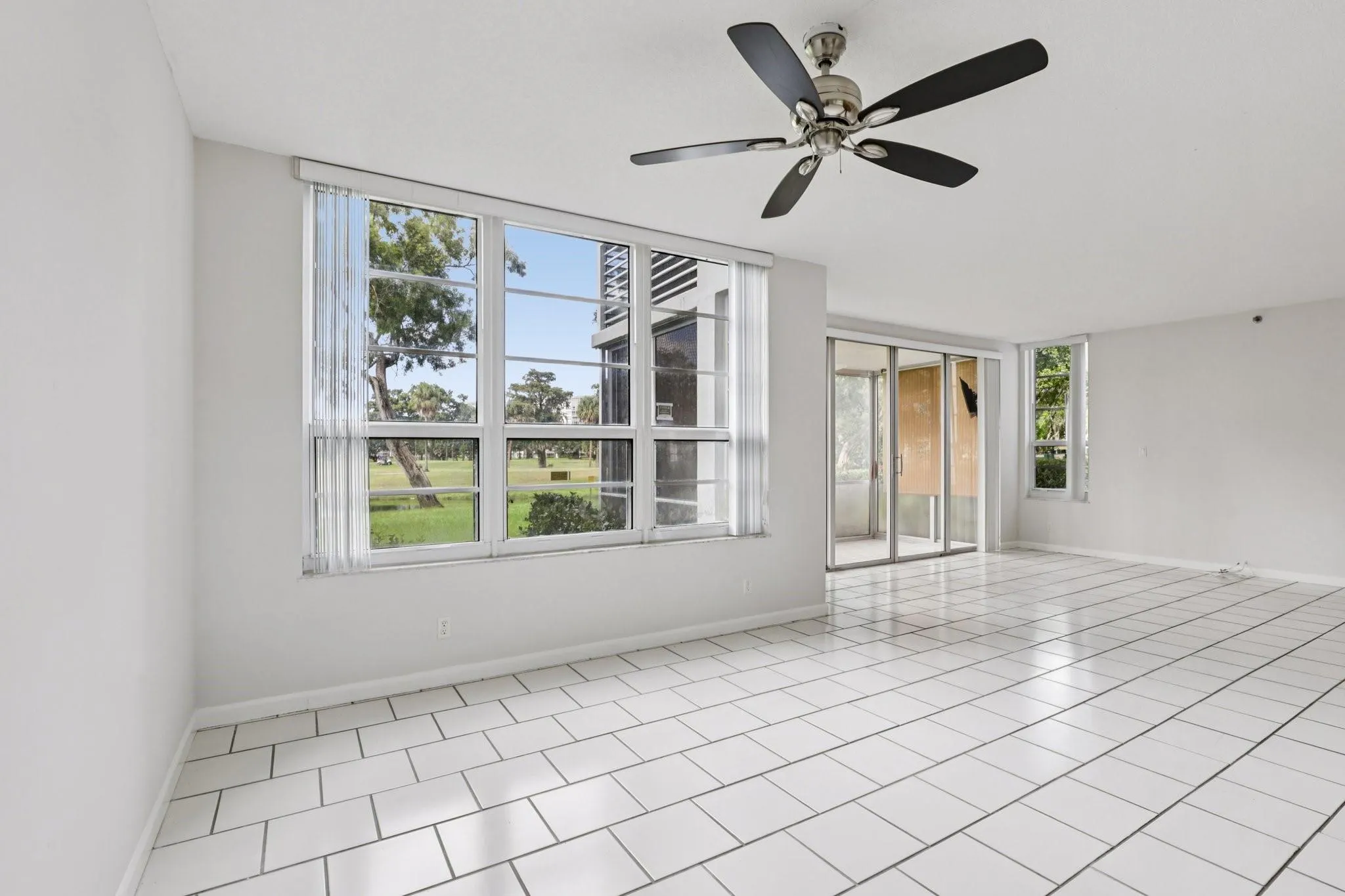 4015 W Palm Aire Drive, #106
