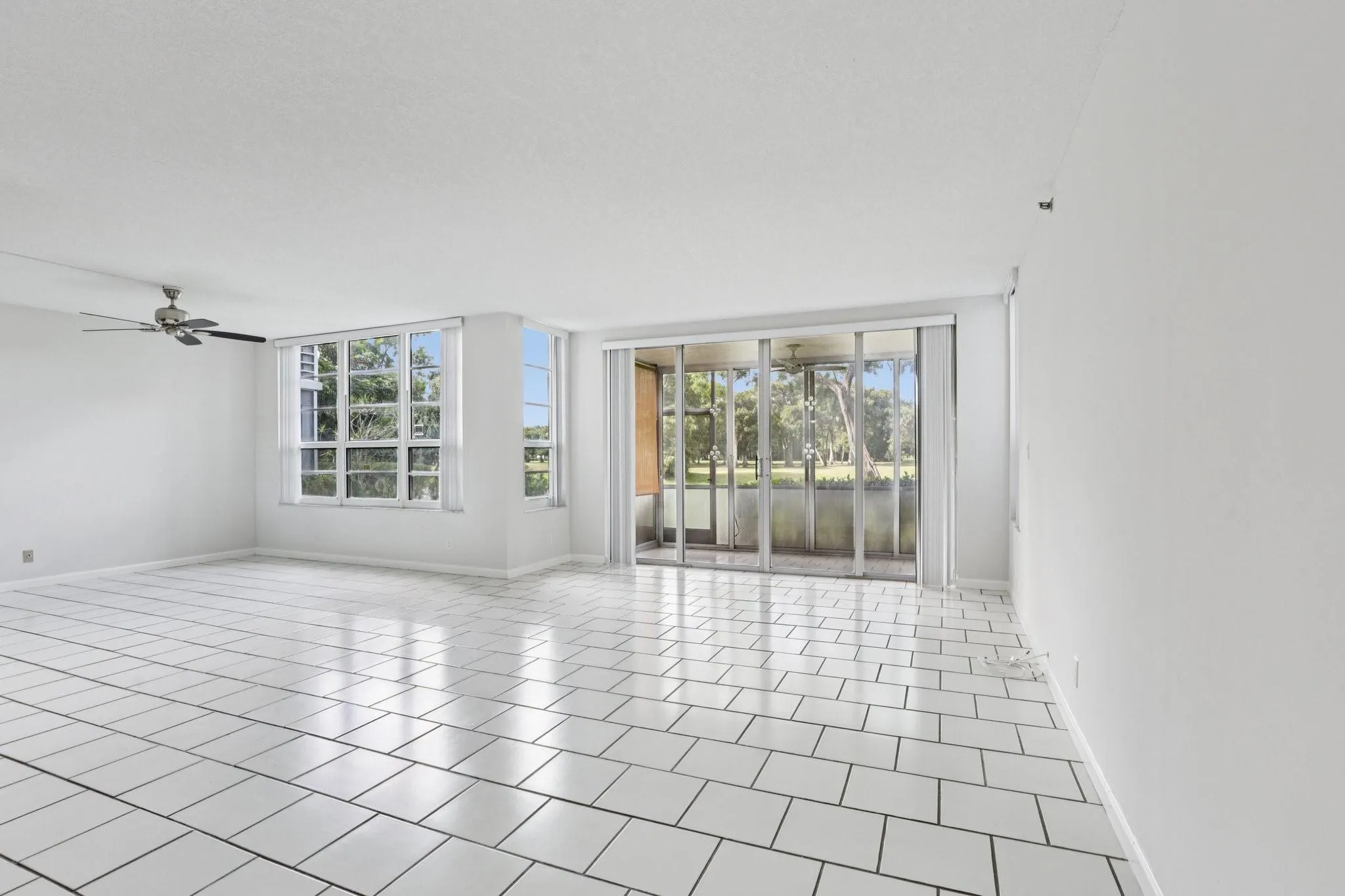 4015 W Palm Aire Drive, #106