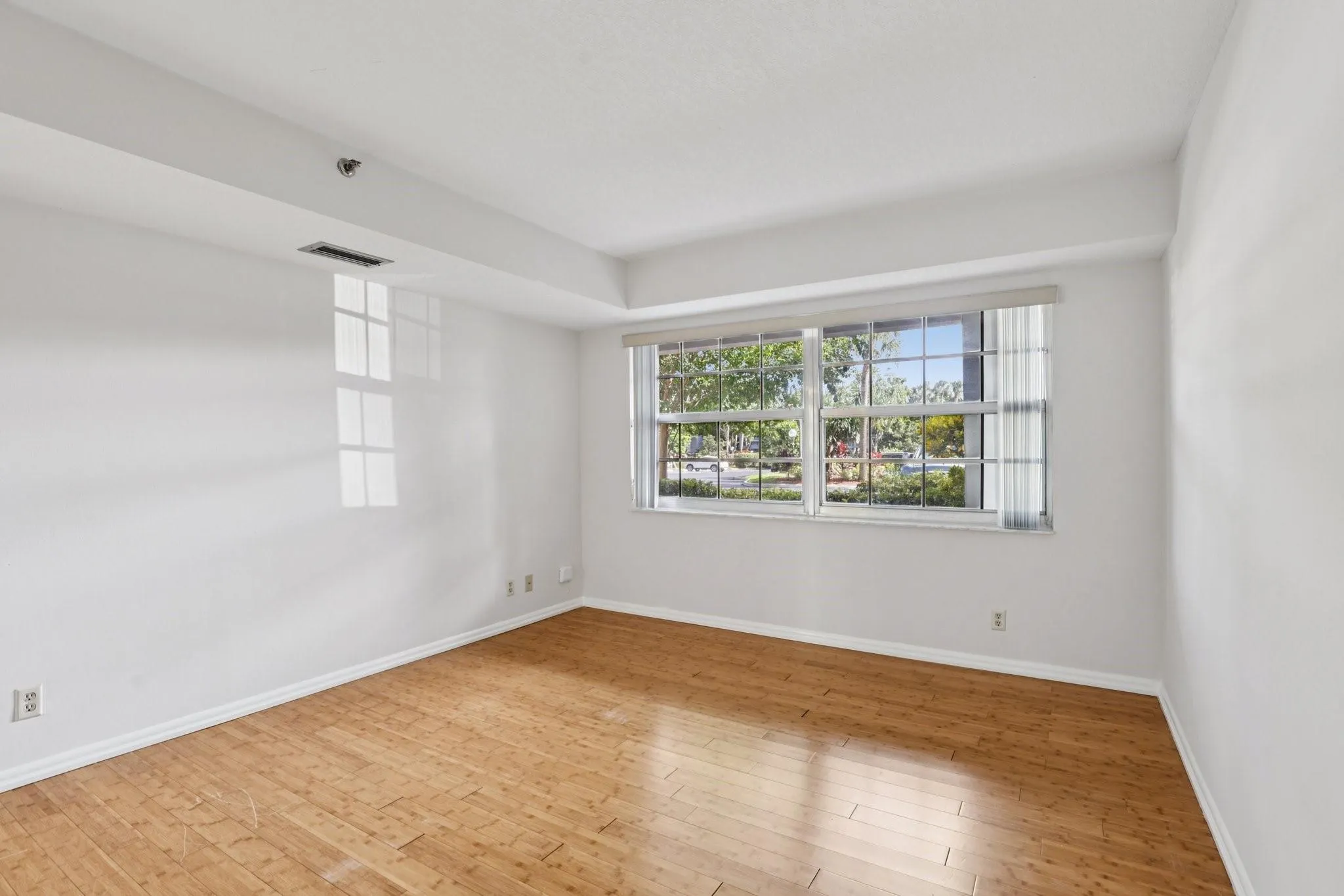 4015 W Palm Aire Drive, #106