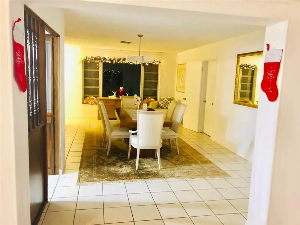 230 Lake Ct