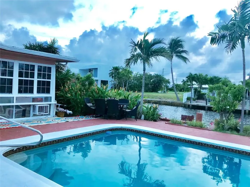 230 Lake Ct