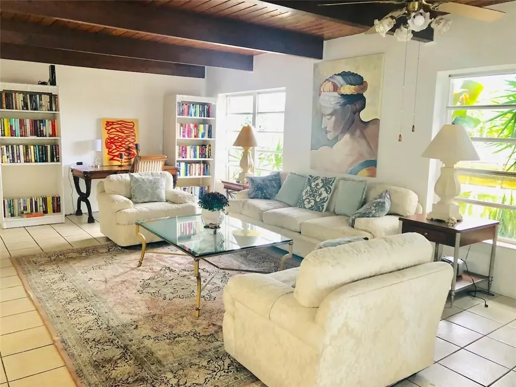 230 Lake Ct