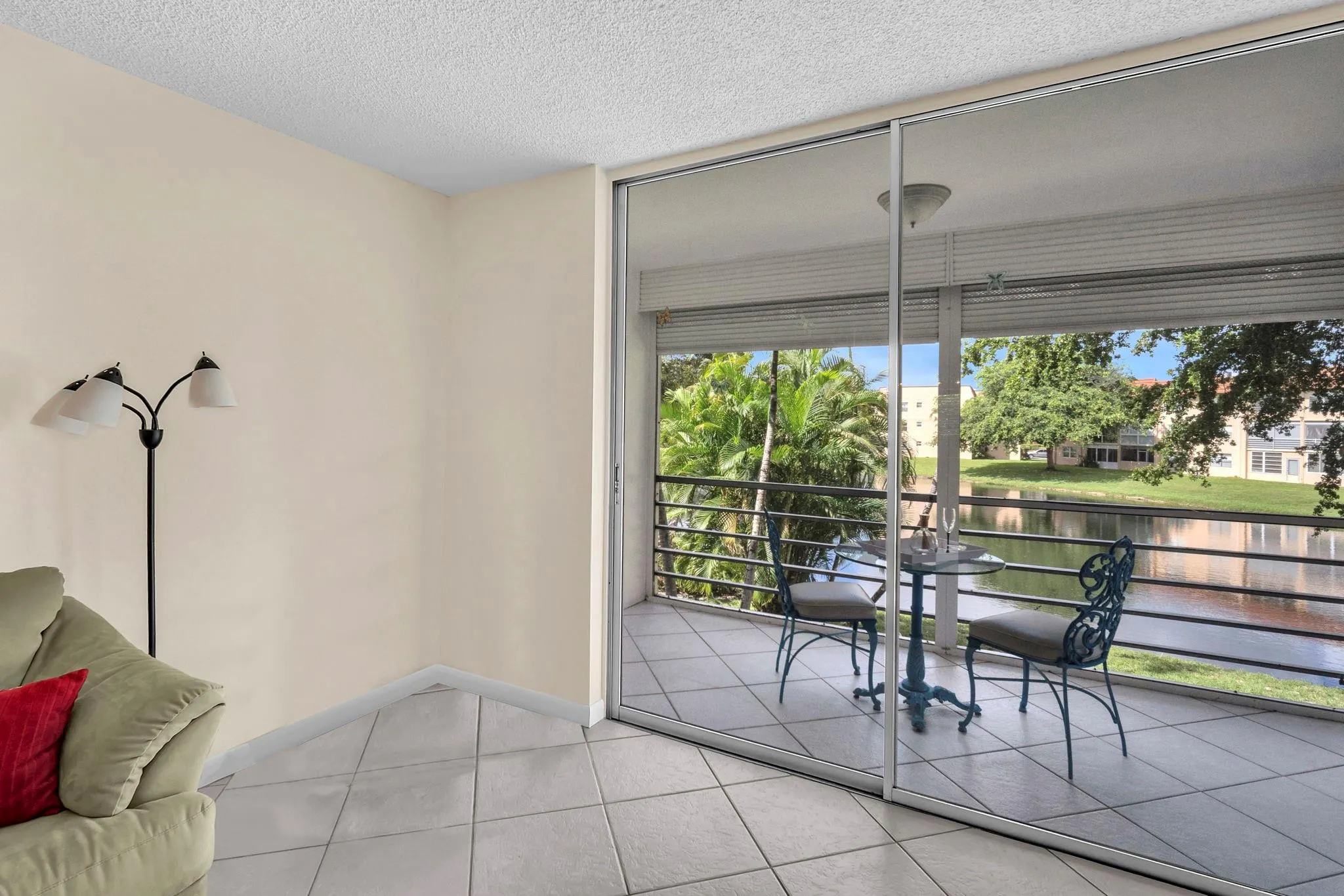 9301 Sunrise Lakes Blvd, #207