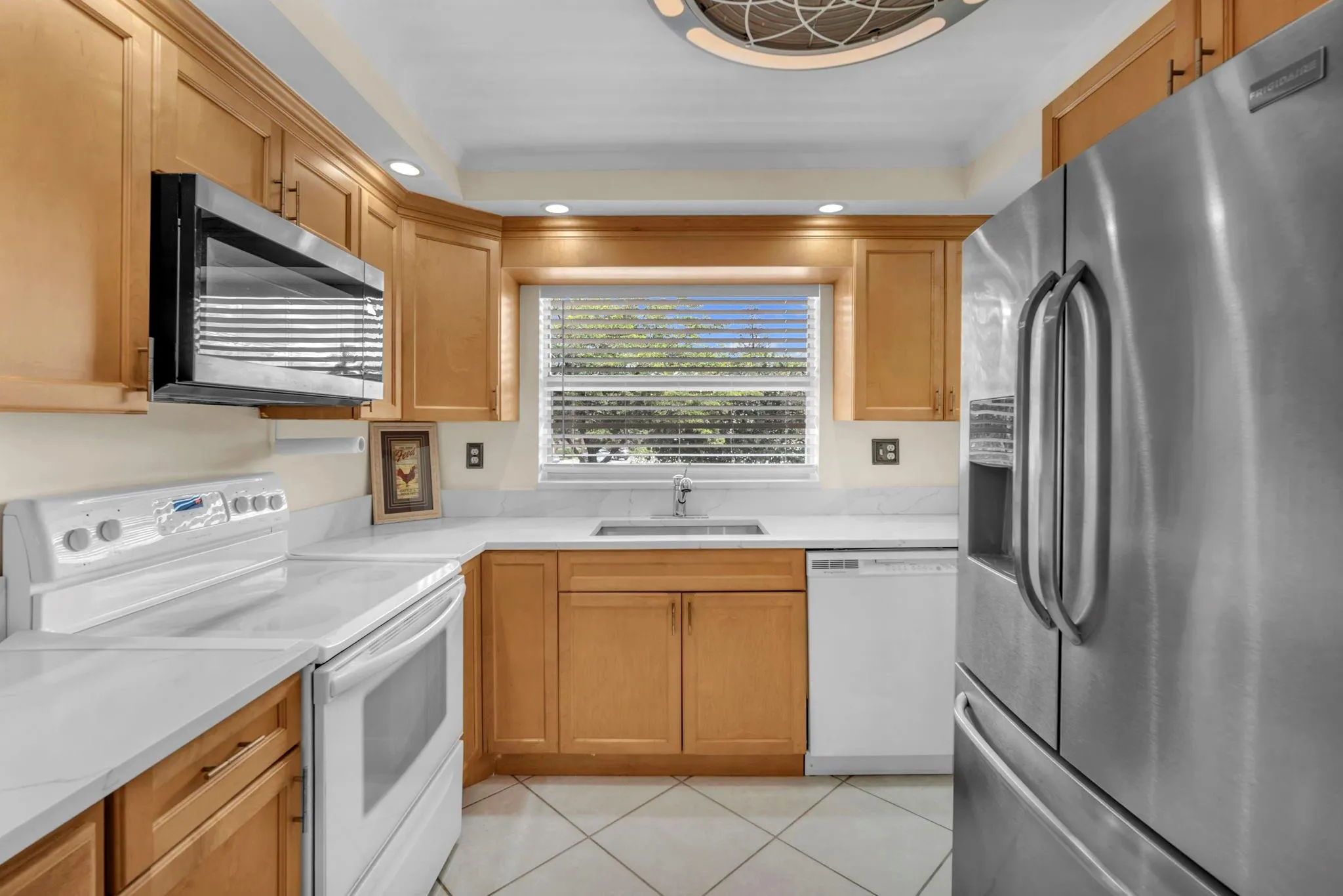 9301 Sunrise Lakes Blvd, #207