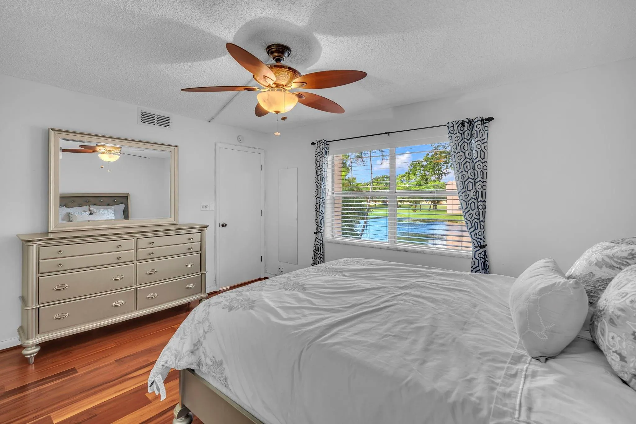 9301 Sunrise Lakes Blvd, #207