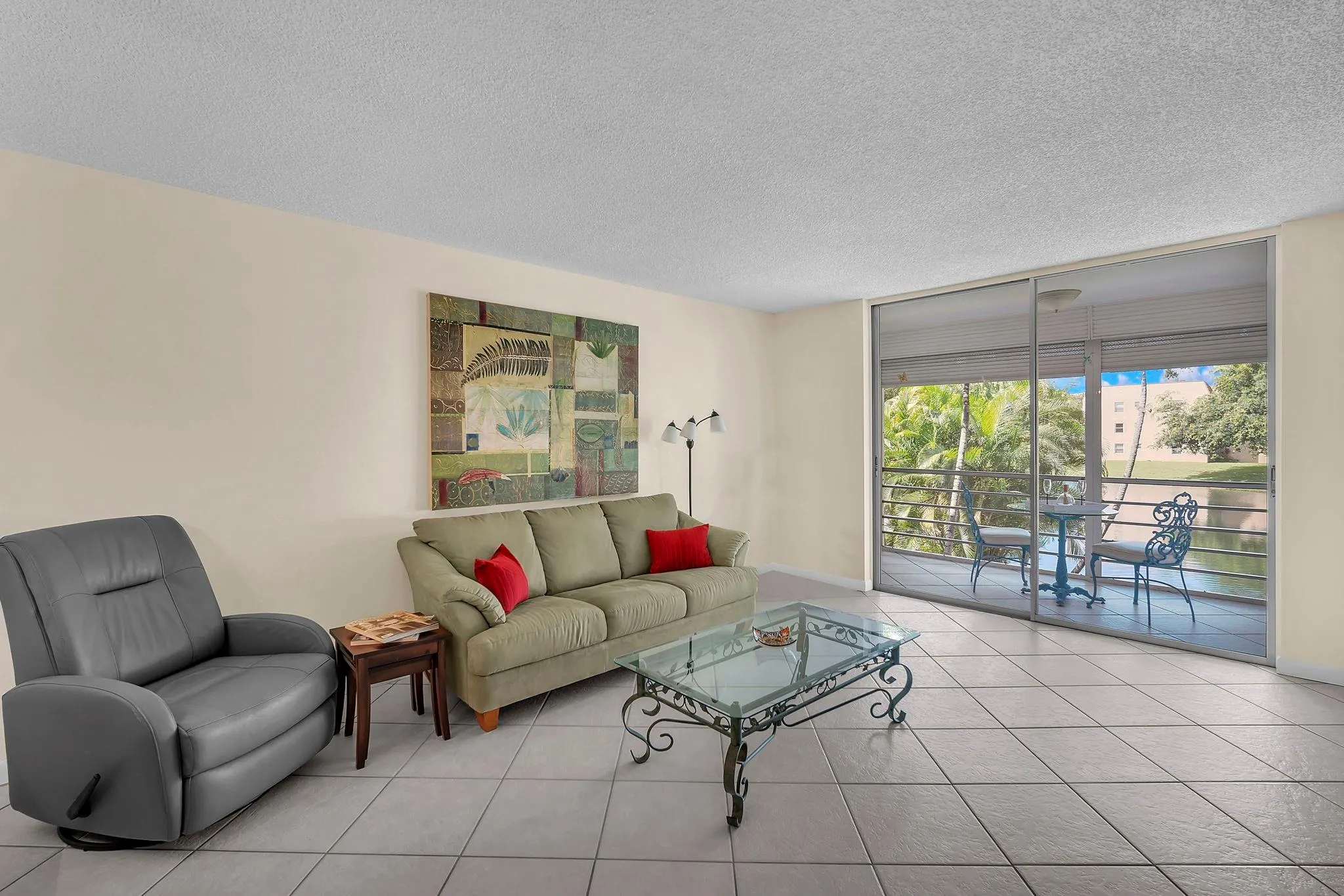 9301 Sunrise Lakes Blvd, #207