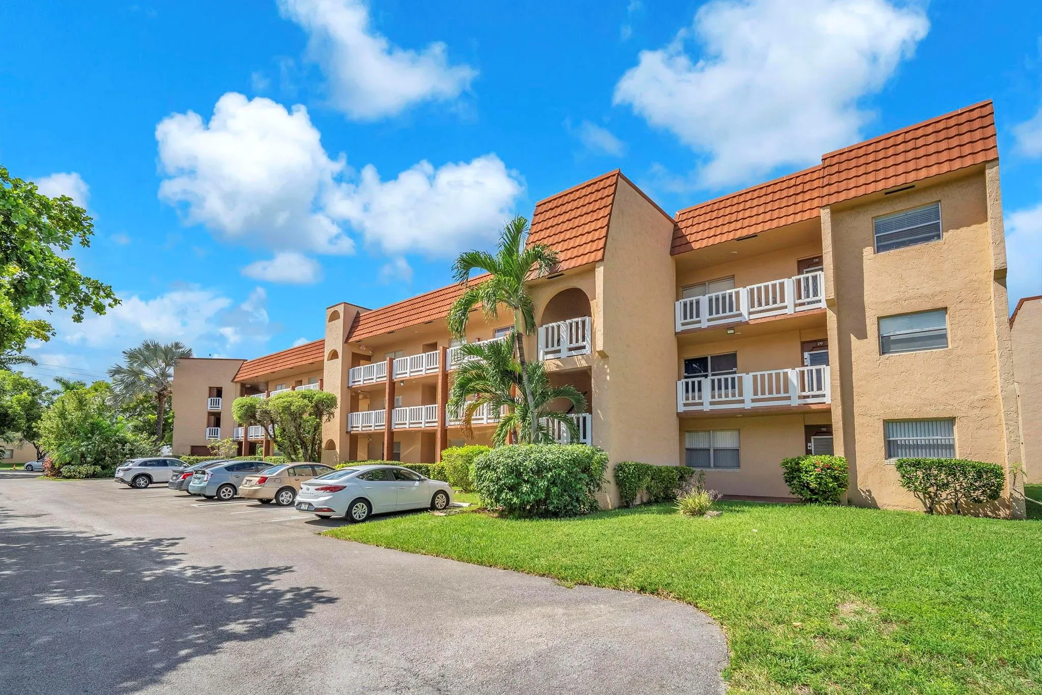 9301 Sunrise Lakes Blvd, #207