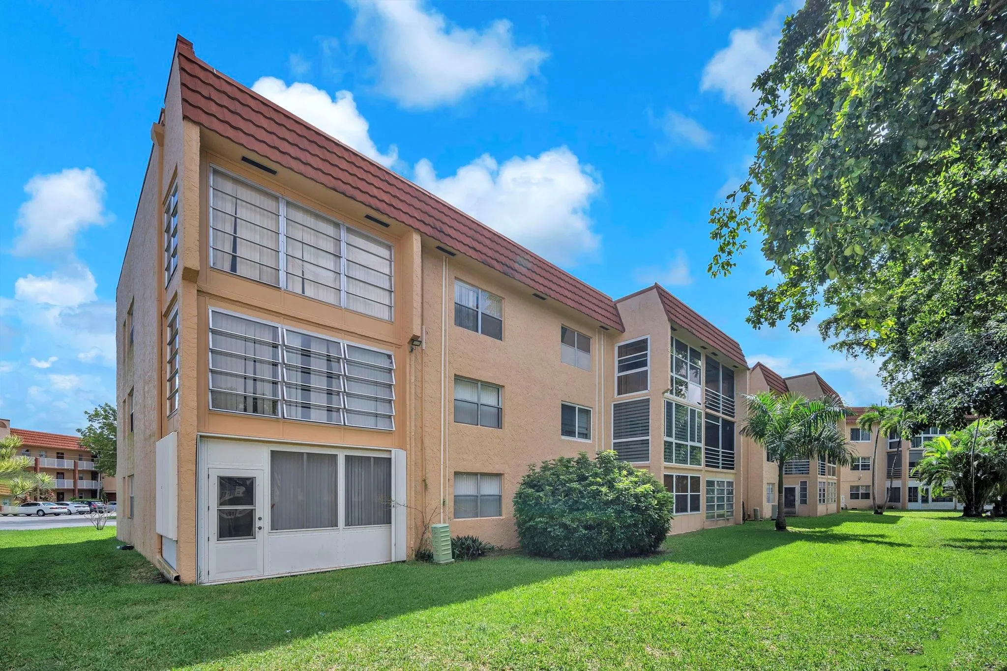 9301 Sunrise Lakes Blvd, #207