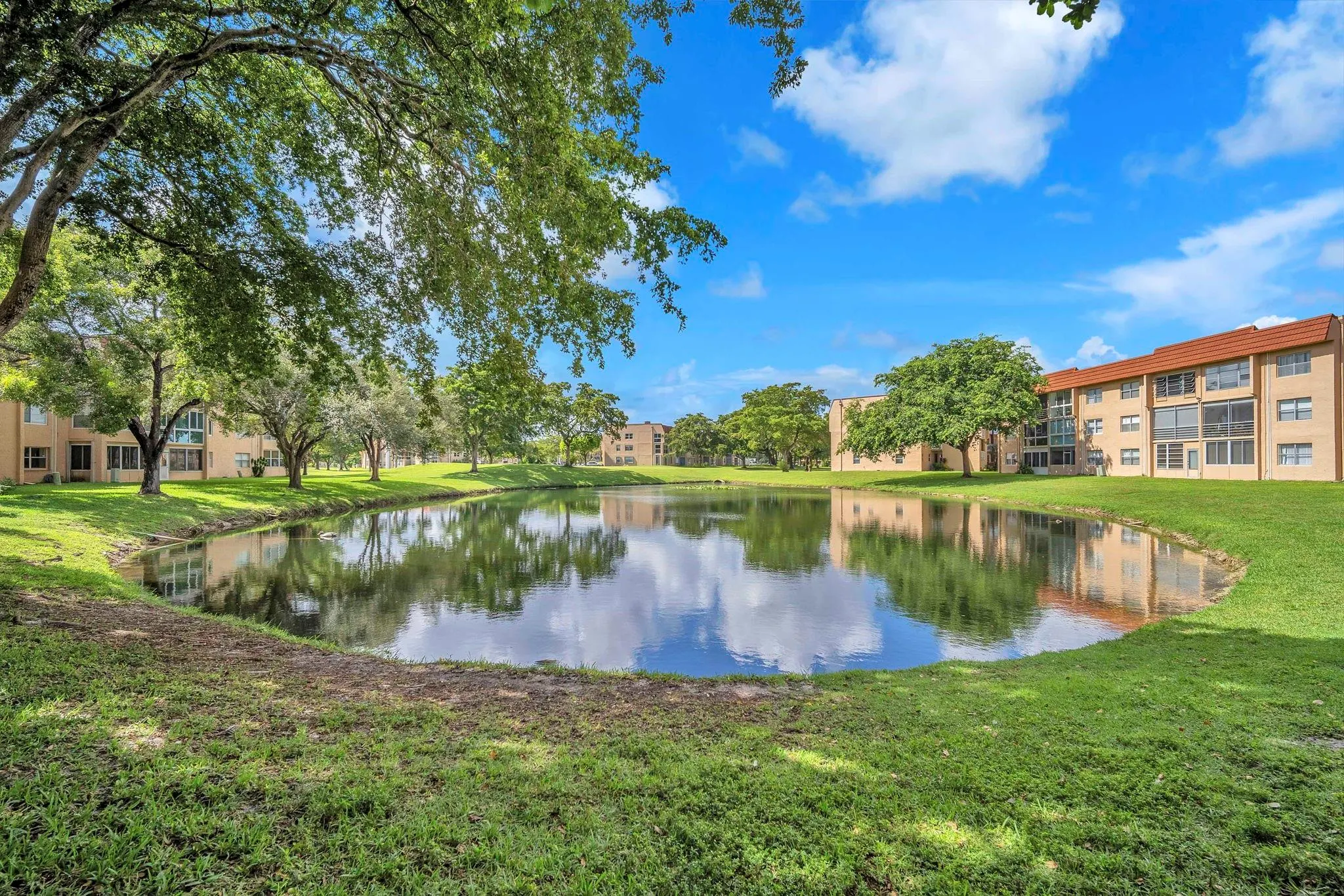 9301 Sunrise Lakes Blvd, #207