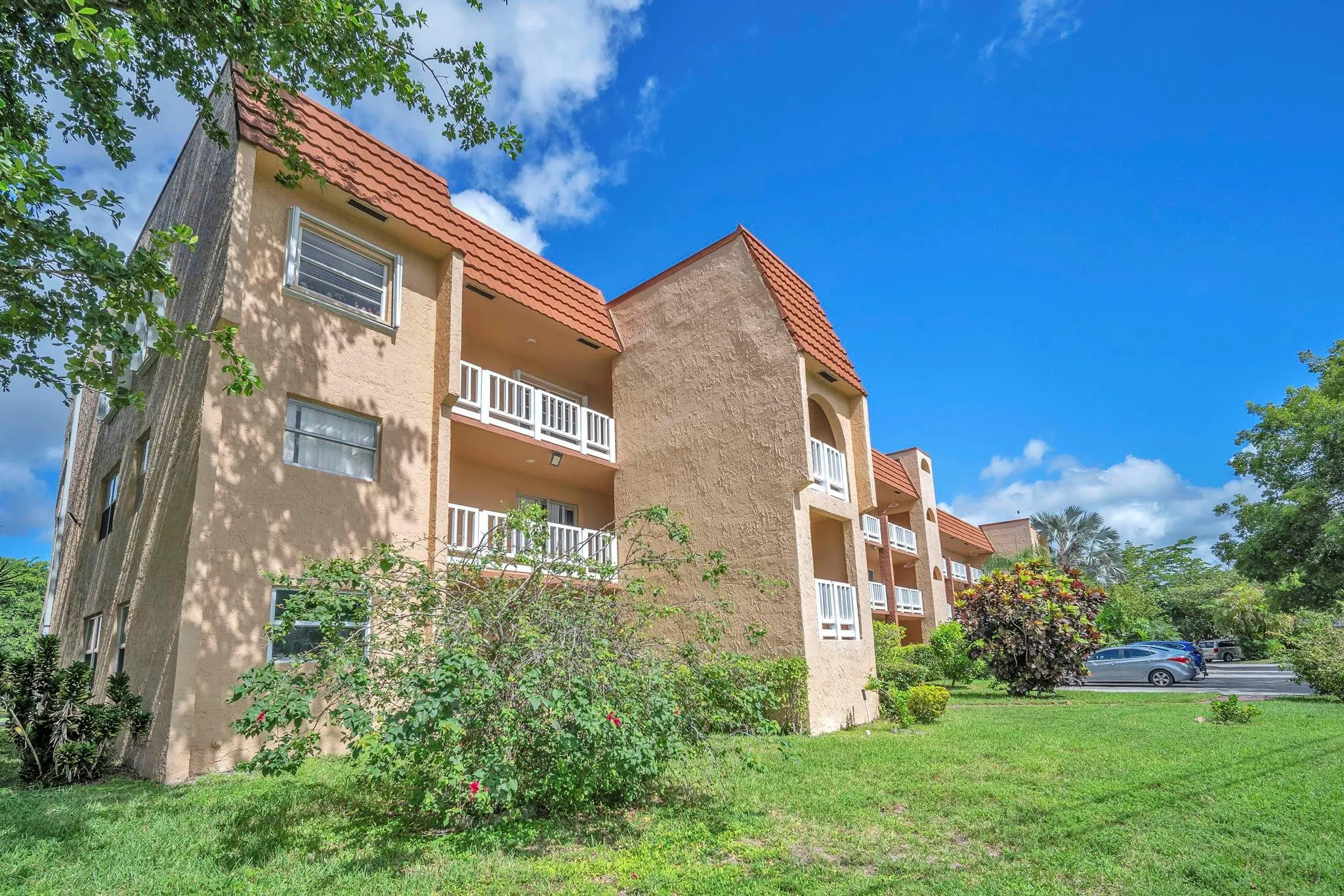 9301 Sunrise Lakes Blvd, #207