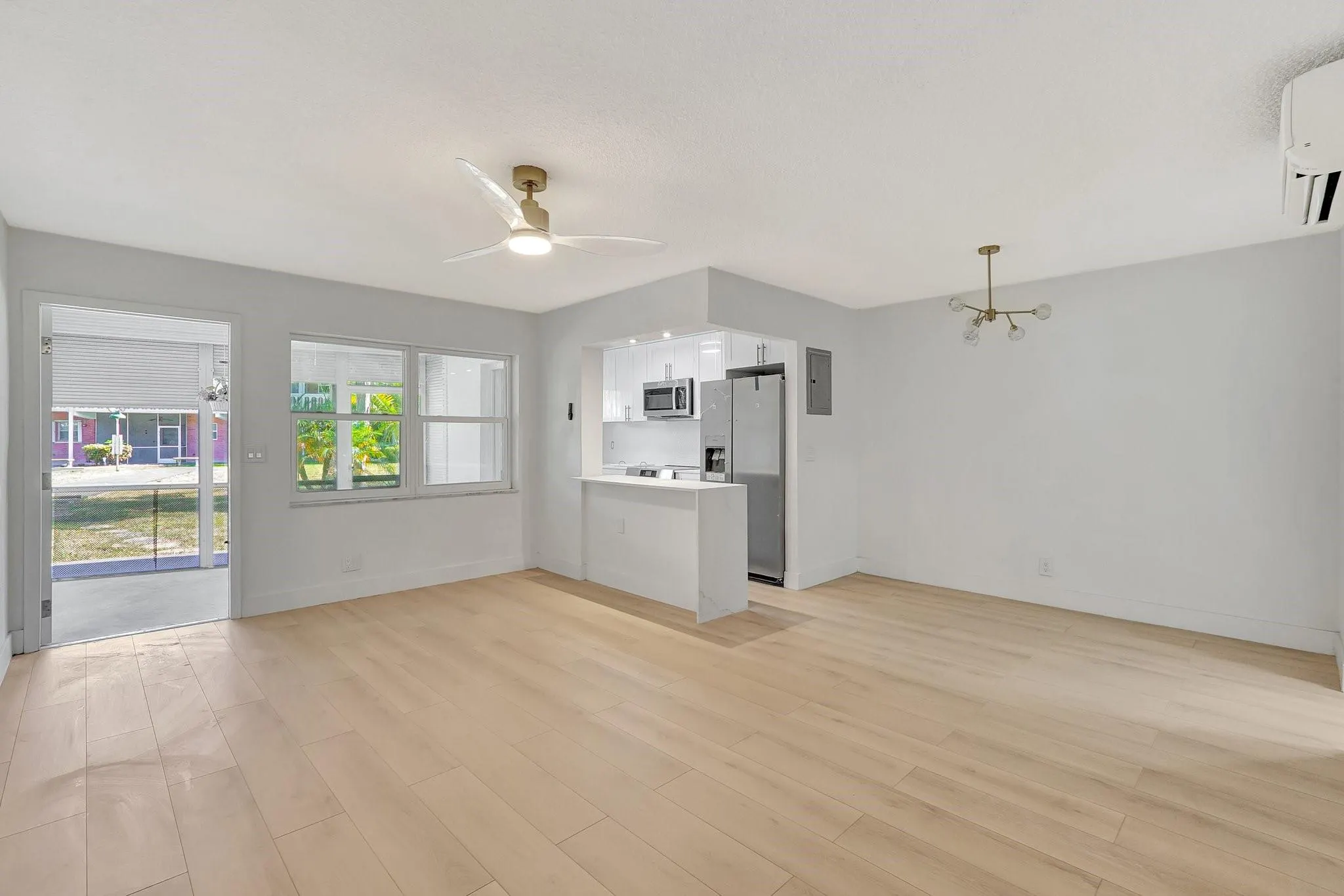 161 NE 10th Ave