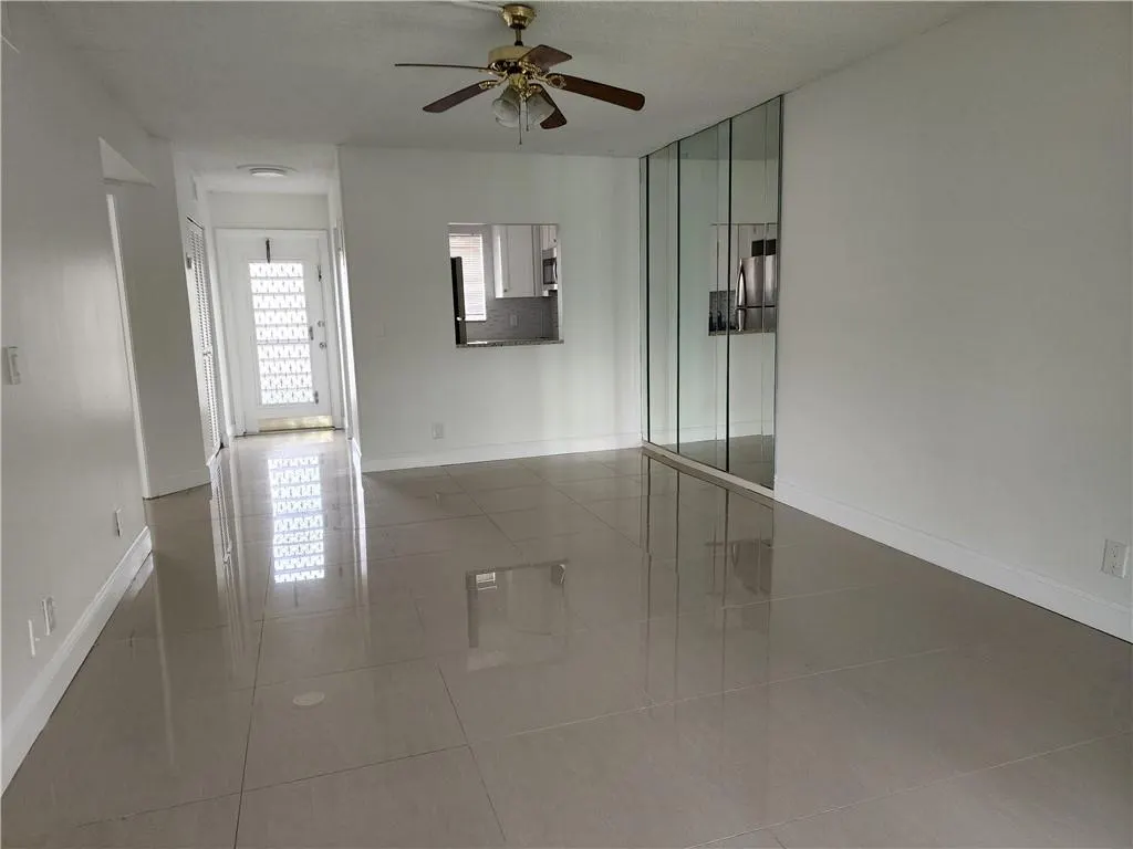 9911 Sandalfoot Blvd, #101